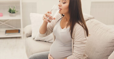 beber agua en el embarazo agua y embarazo